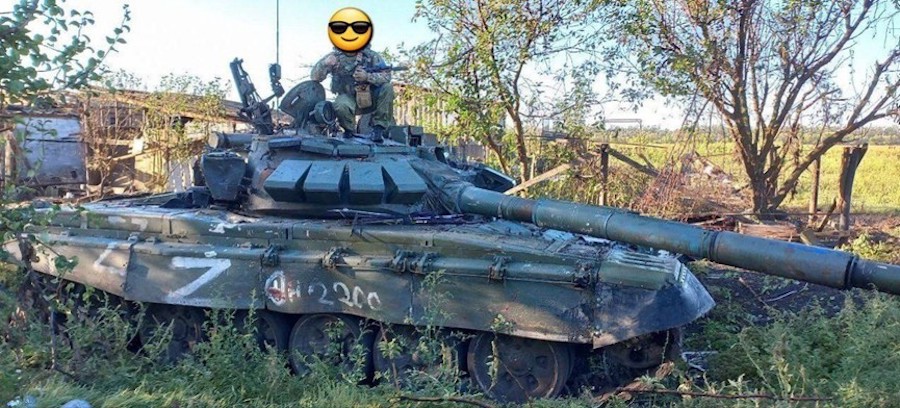 Russian T-72B main battle tank captured in the Balakleya area