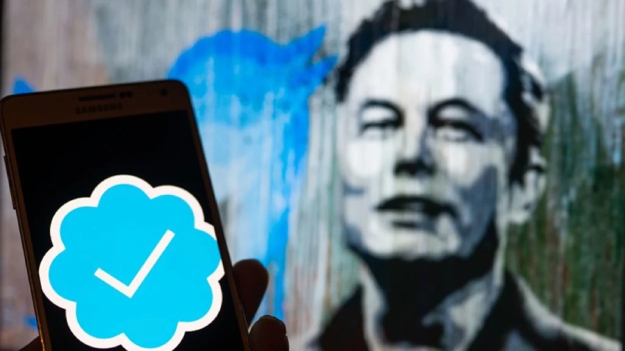 Ілон Маск каже, що Twitter відмовиться від застарілих синіх чеків 20 квітня