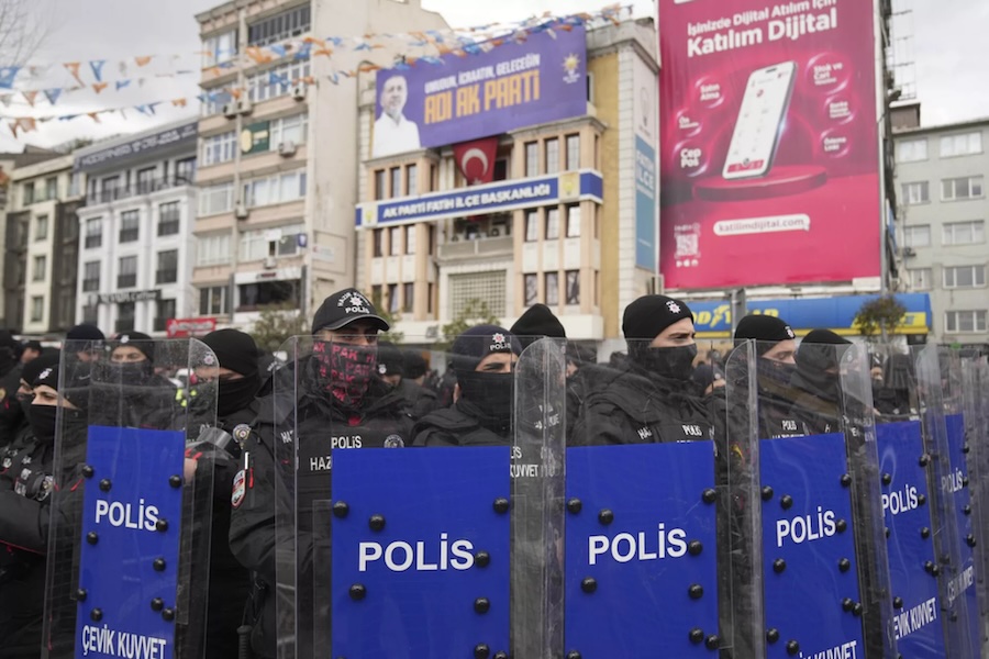 Тисячі протестують проти арешту мера Стамбула, якого вважають головним суперником Ердогана