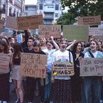 Тисячі людей зібралися в Україні на протест проти підписання Зеленським законопроекту про послаблення антикорупційних органів