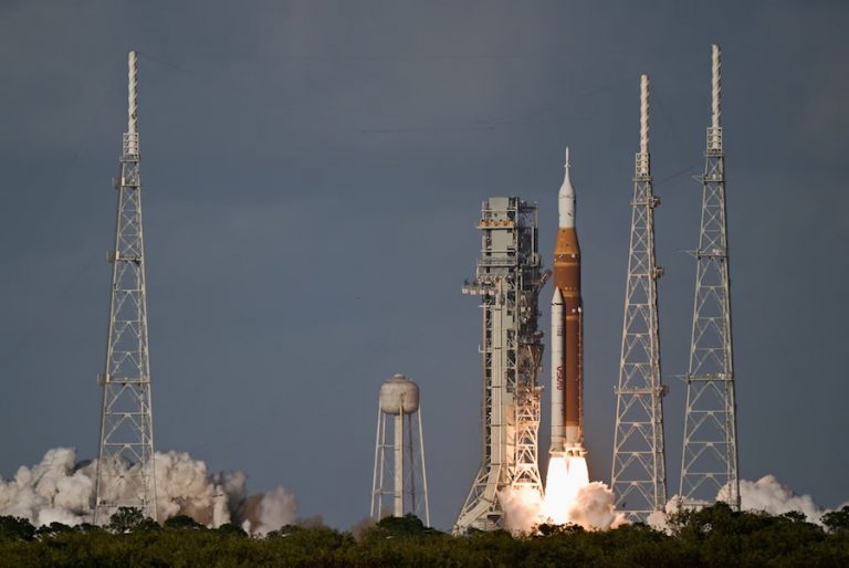 Artemis II mission to fly by the moon