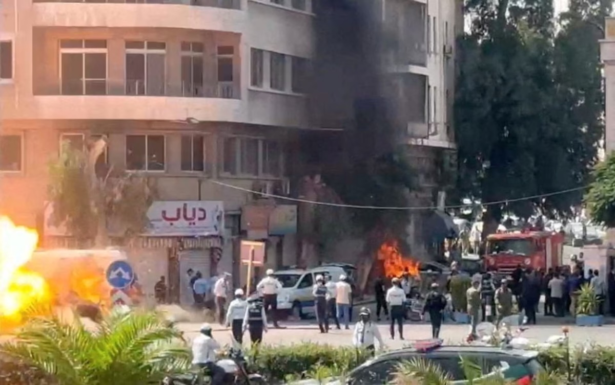 Blasts rock Damascus during Macron visit